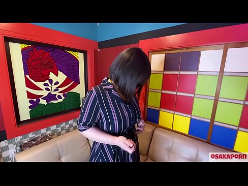 ❤️ Japonská kráska s veľkými prsiami masturbuje so sexuálnymi hračkami a má orgazmus. V rozhovore hovorí o svojich skúsenostiach so šukaním. Obrovské kozy a chlpatá kundička hlasno stonajú. Osakaporn Porno na sk.mouthporn.ru ❌️